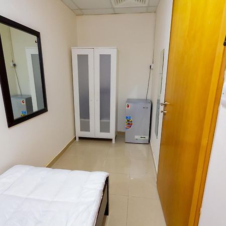 Small Budget Rooms For 'Girls' Only In Dubai, Marina Ngoại thất bức ảnh
