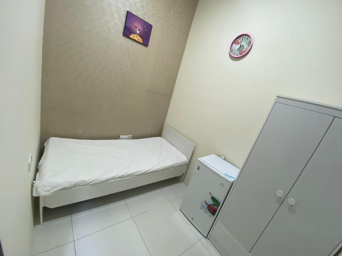 Small Budget Rooms For 'Girls' Only In Dubai, Marina Ngoại thất bức ảnh