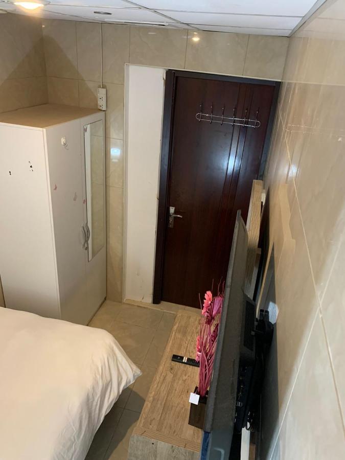 Small Budget Rooms For 'Girls' Only In Dubai, Marina Ngoại thất bức ảnh