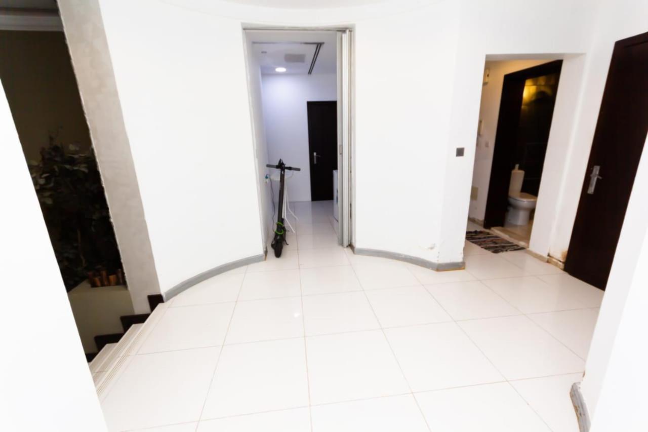 Small Budget Rooms For 'Girls' Only In Dubai, Marina Ngoại thất bức ảnh