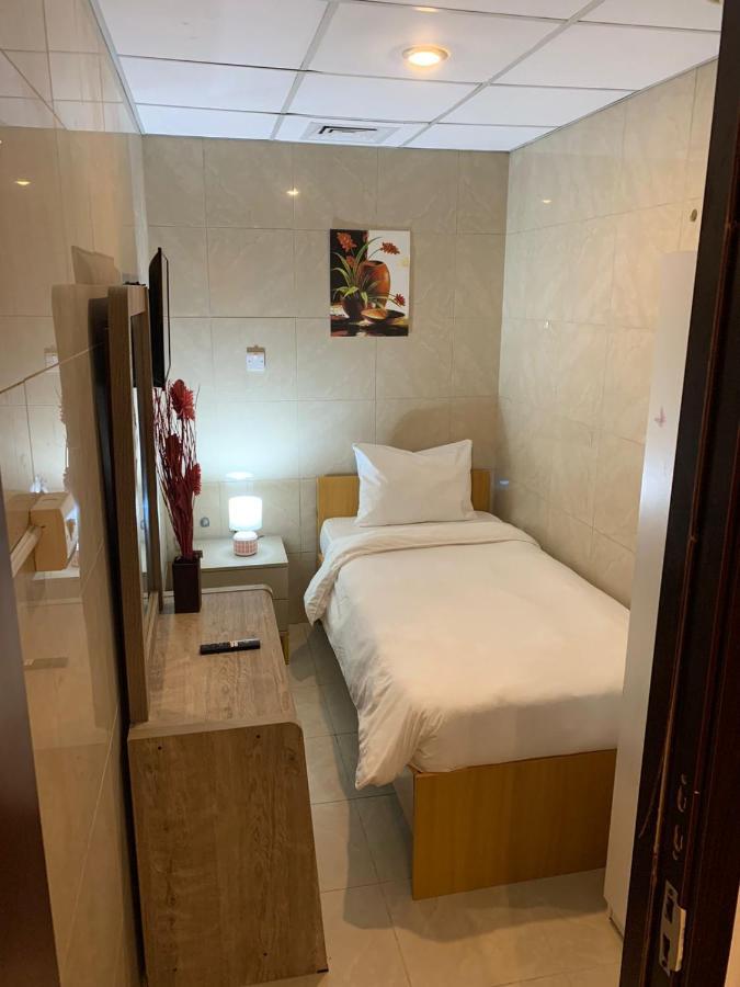 Small Budget Rooms For 'Girls' Only In Dubai, Marina Ngoại thất bức ảnh