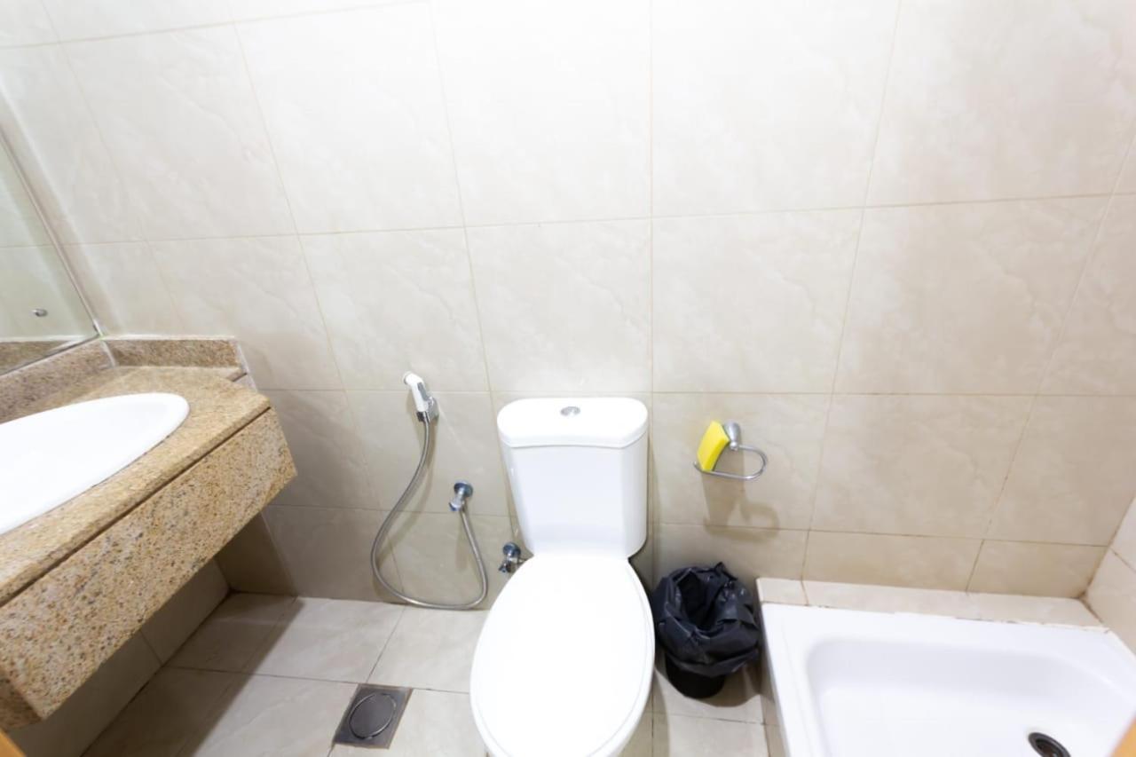 Small Budget Rooms For 'Girls' Only In Dubai, Marina Ngoại thất bức ảnh