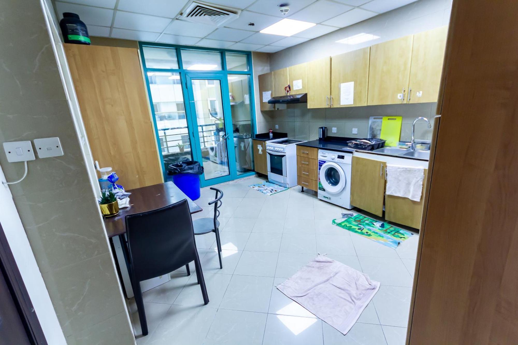 Small Budget Rooms For 'Girls' Only In Dubai, Marina Ngoại thất bức ảnh