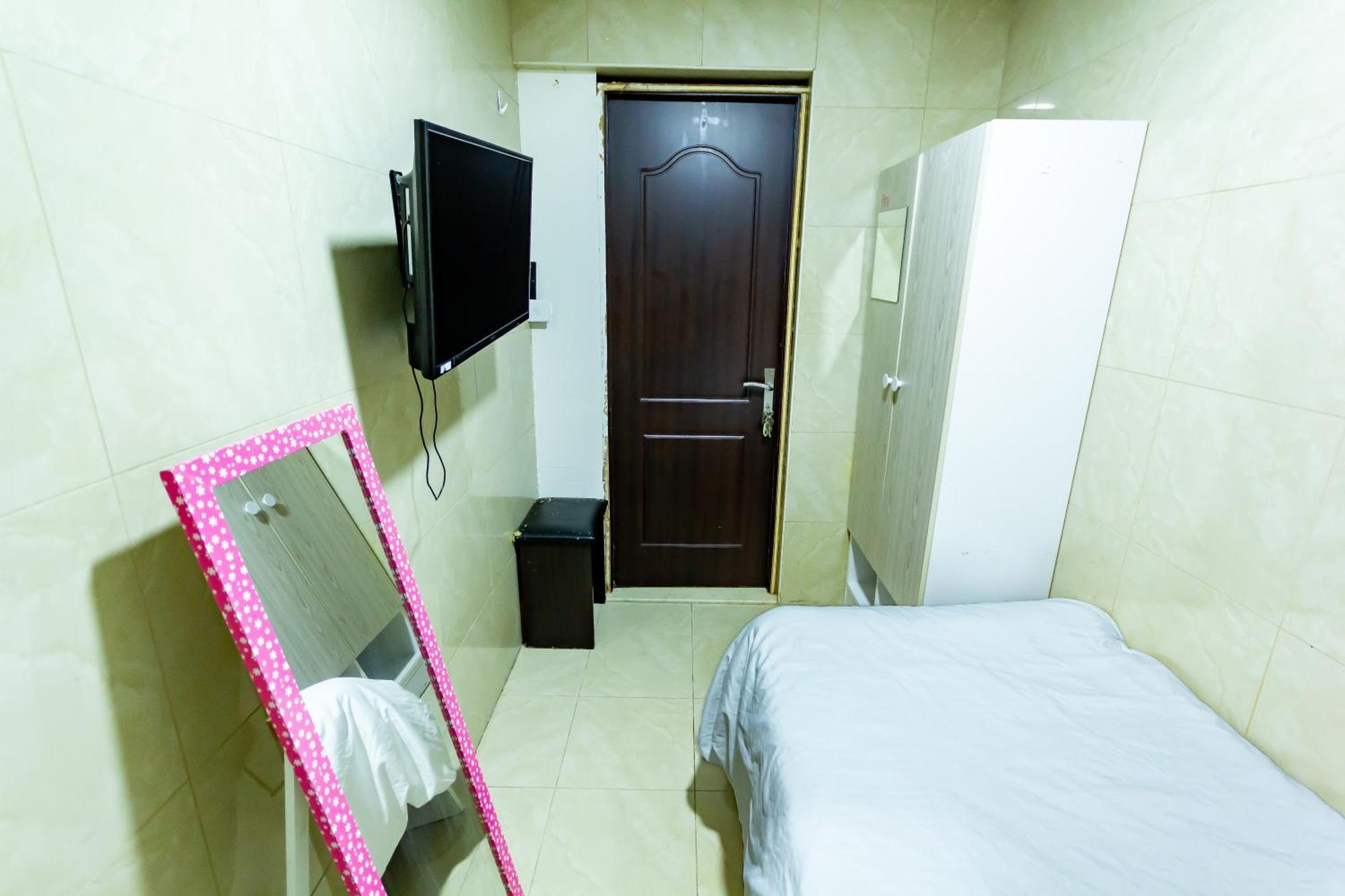 Small Budget Rooms For 'Girls' Only In Dubai, Marina Ngoại thất bức ảnh