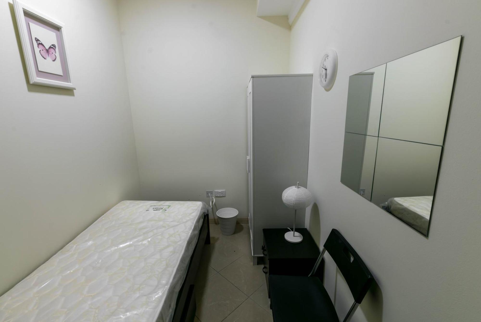 Small Budget Rooms For 'Girls' Only In Dubai, Marina Ngoại thất bức ảnh