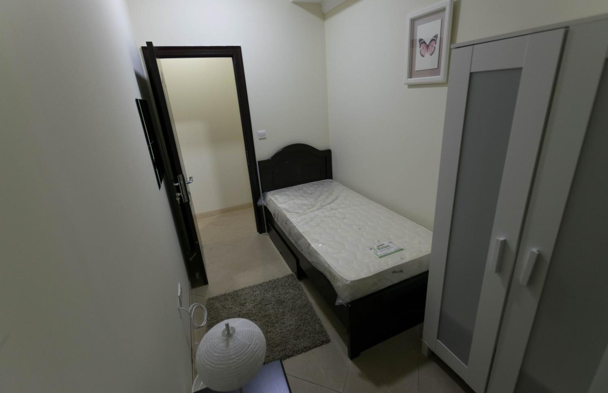 Small Budget Rooms For 'Girls' Only In Dubai, Marina Ngoại thất bức ảnh