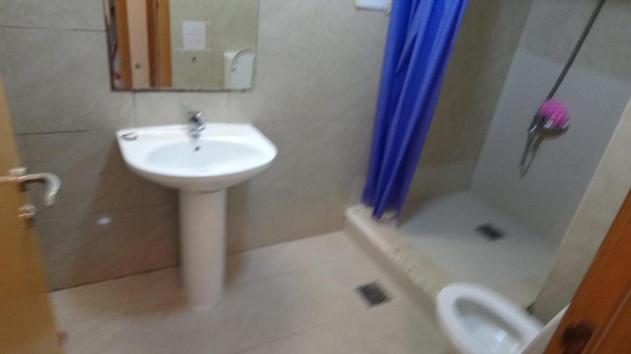 Small Budget Rooms For 'Girls' Only In Dubai, Marina Ngoại thất bức ảnh