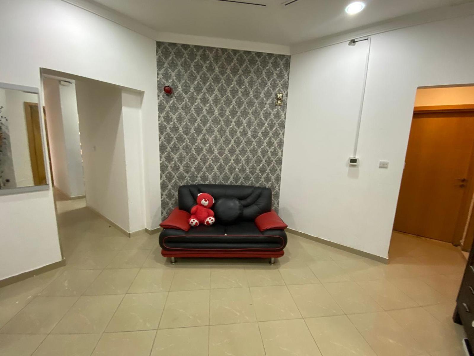 Small Budget Rooms For 'Girls' Only In Dubai, Marina Ngoại thất bức ảnh