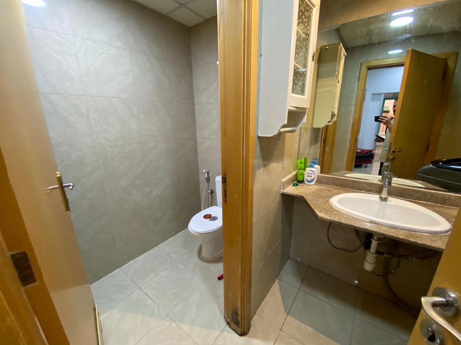 Small Budget Rooms For 'Girls' Only In Dubai, Marina Ngoại thất bức ảnh