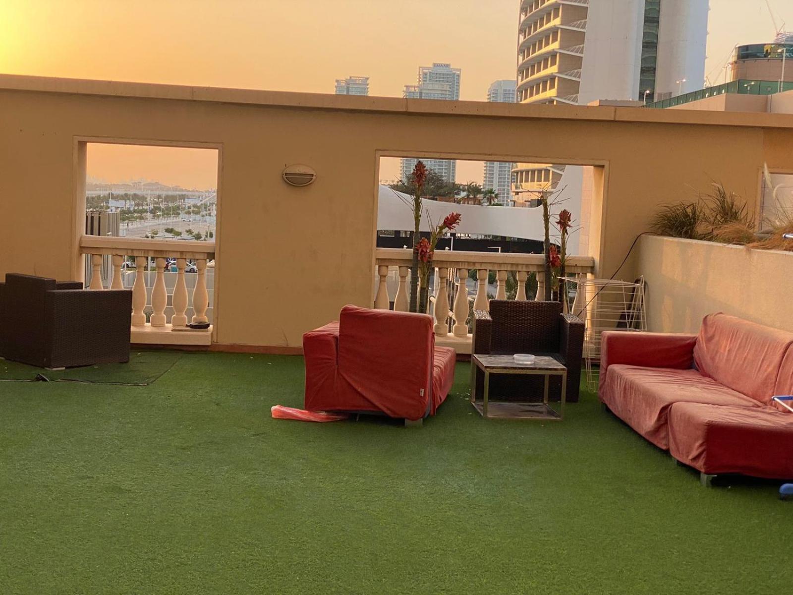 Small Budget Rooms For 'Girls' Only In Dubai, Marina Ngoại thất bức ảnh