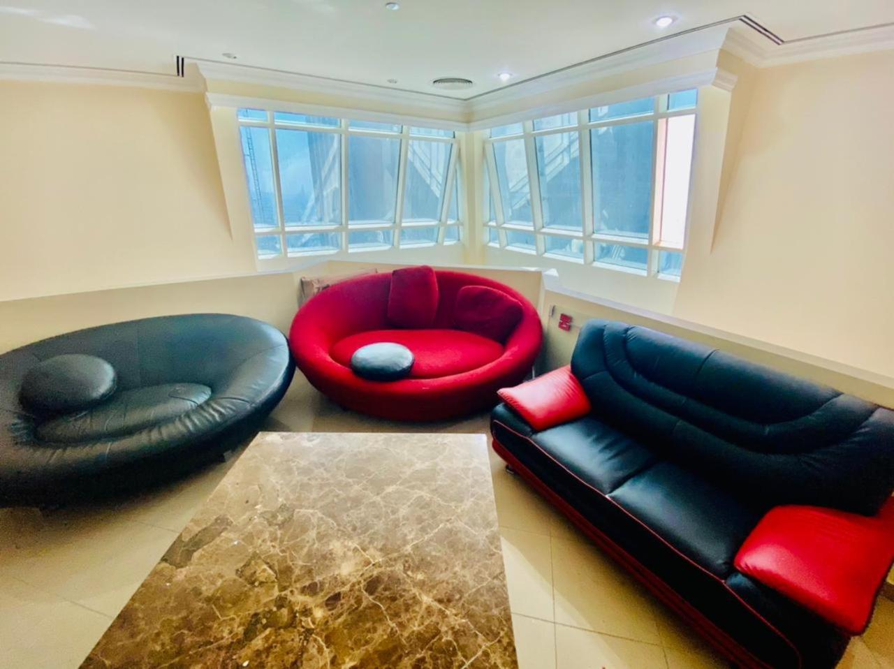 Small Budget Rooms For 'Girls' Only In Dubai, Marina Ngoại thất bức ảnh
