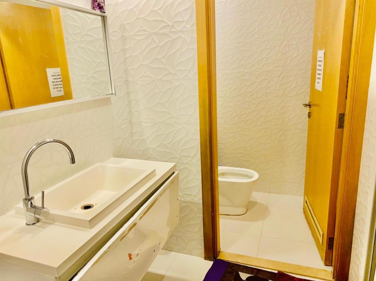 Small Budget Rooms For 'Girls' Only In Dubai, Marina Ngoại thất bức ảnh