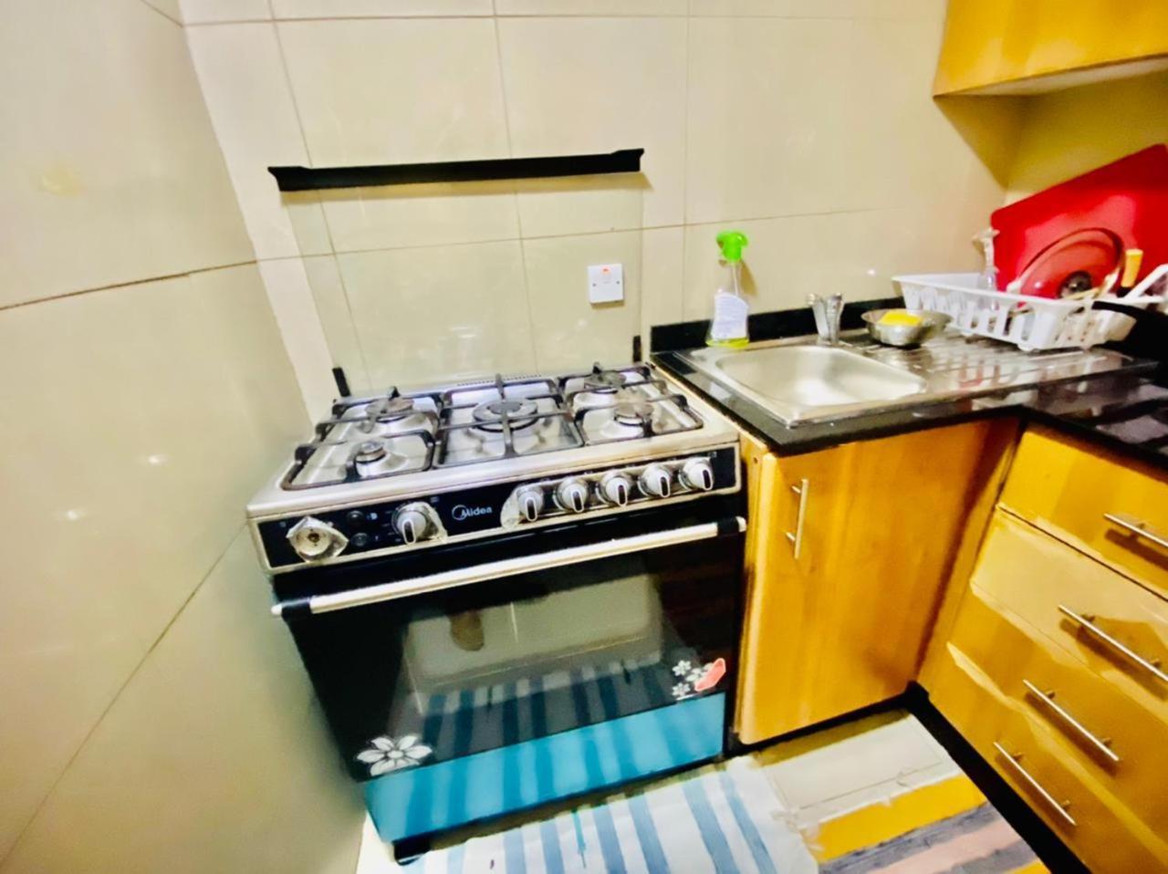 Small Budget Rooms For 'Girls' Only In Dubai, Marina Ngoại thất bức ảnh