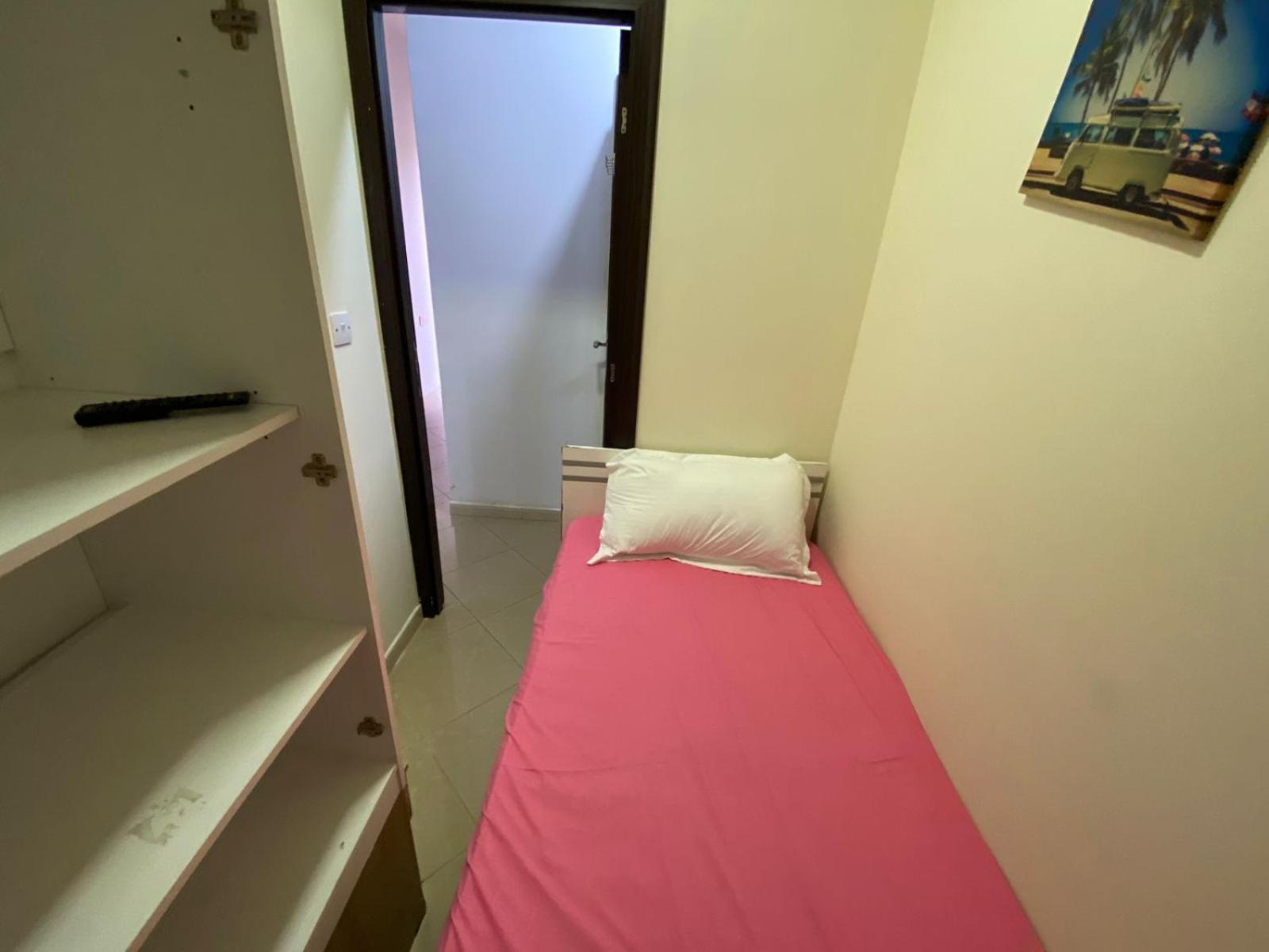 Small Budget Rooms For 'Girls' Only In Dubai, Marina Ngoại thất bức ảnh