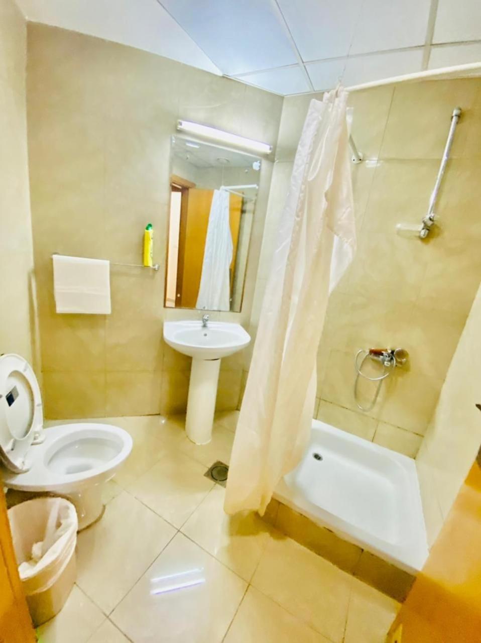 Small Budget Rooms For 'Girls' Only In Dubai, Marina Ngoại thất bức ảnh