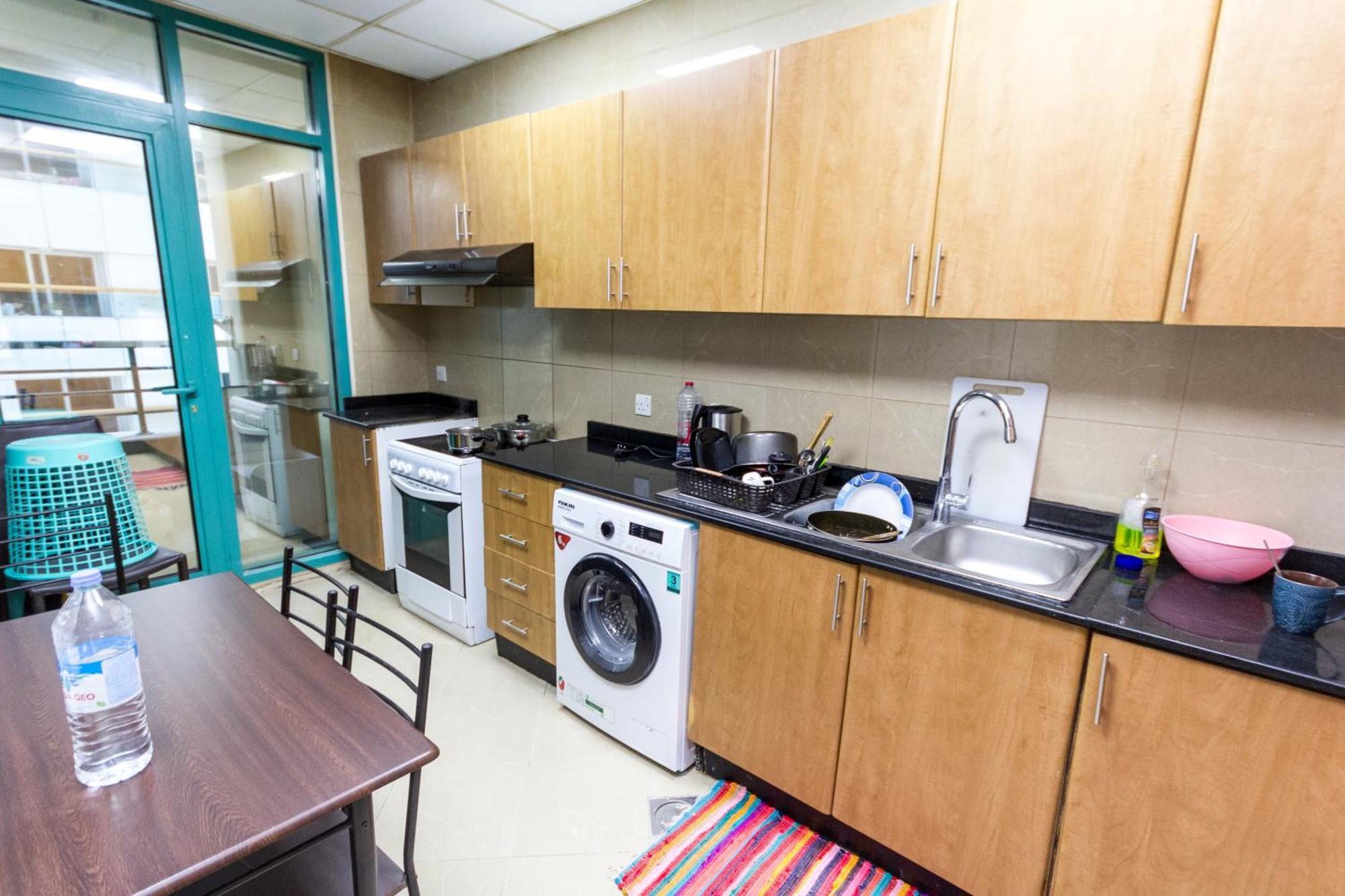 Small Budget Rooms For 'Girls' Only In Dubai, Marina Ngoại thất bức ảnh
